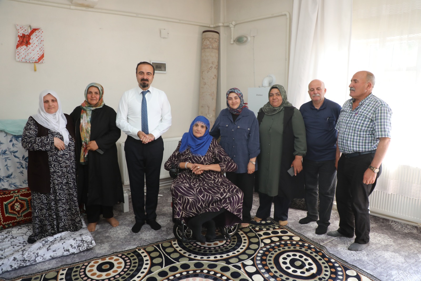 Erciş belediyesinden engelli yurttaşlara tekerlekli sandalye desteği