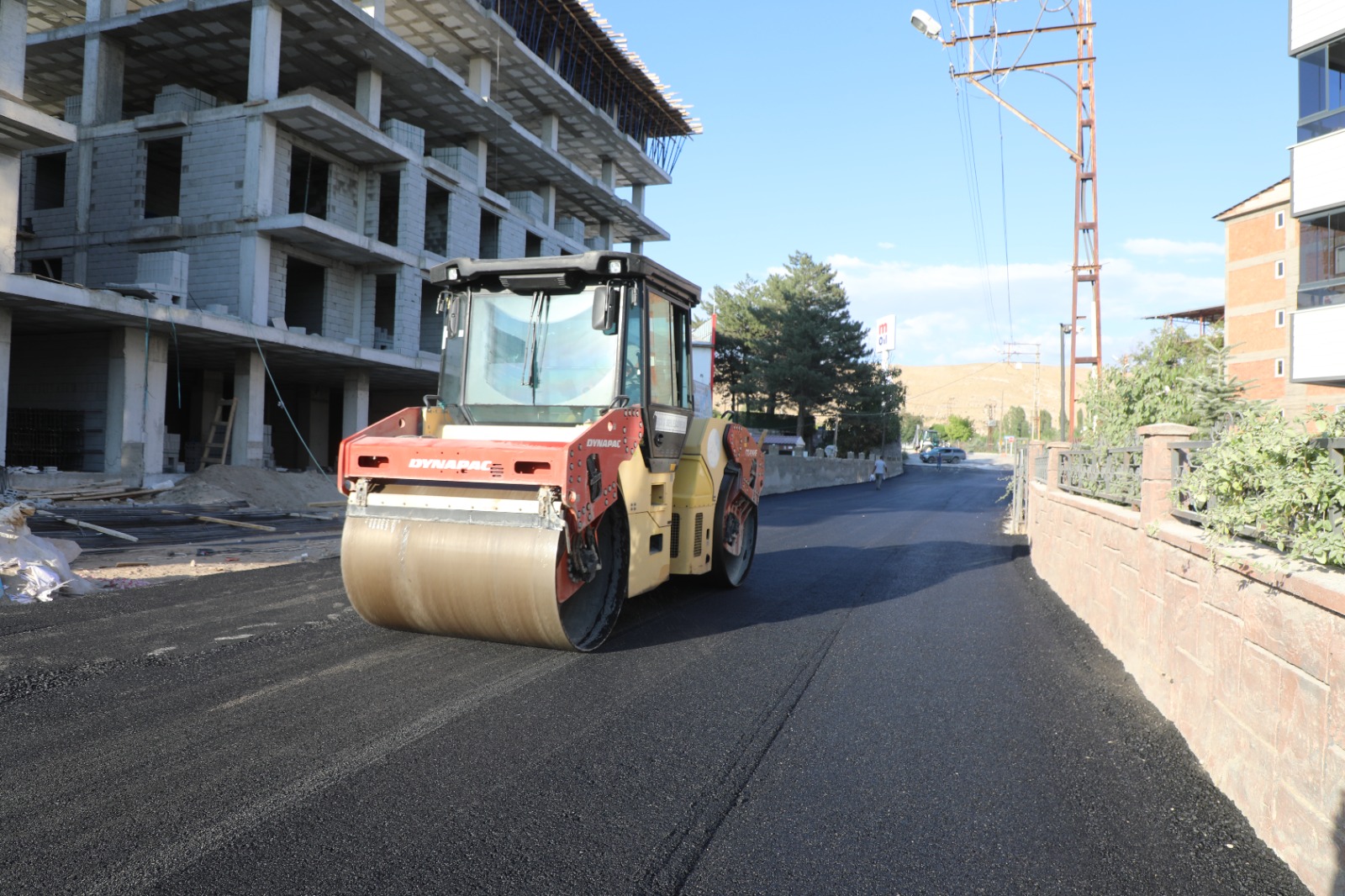 Erciş’te Asfalt Çalışmaları İlçe Genelinde Sürüyor