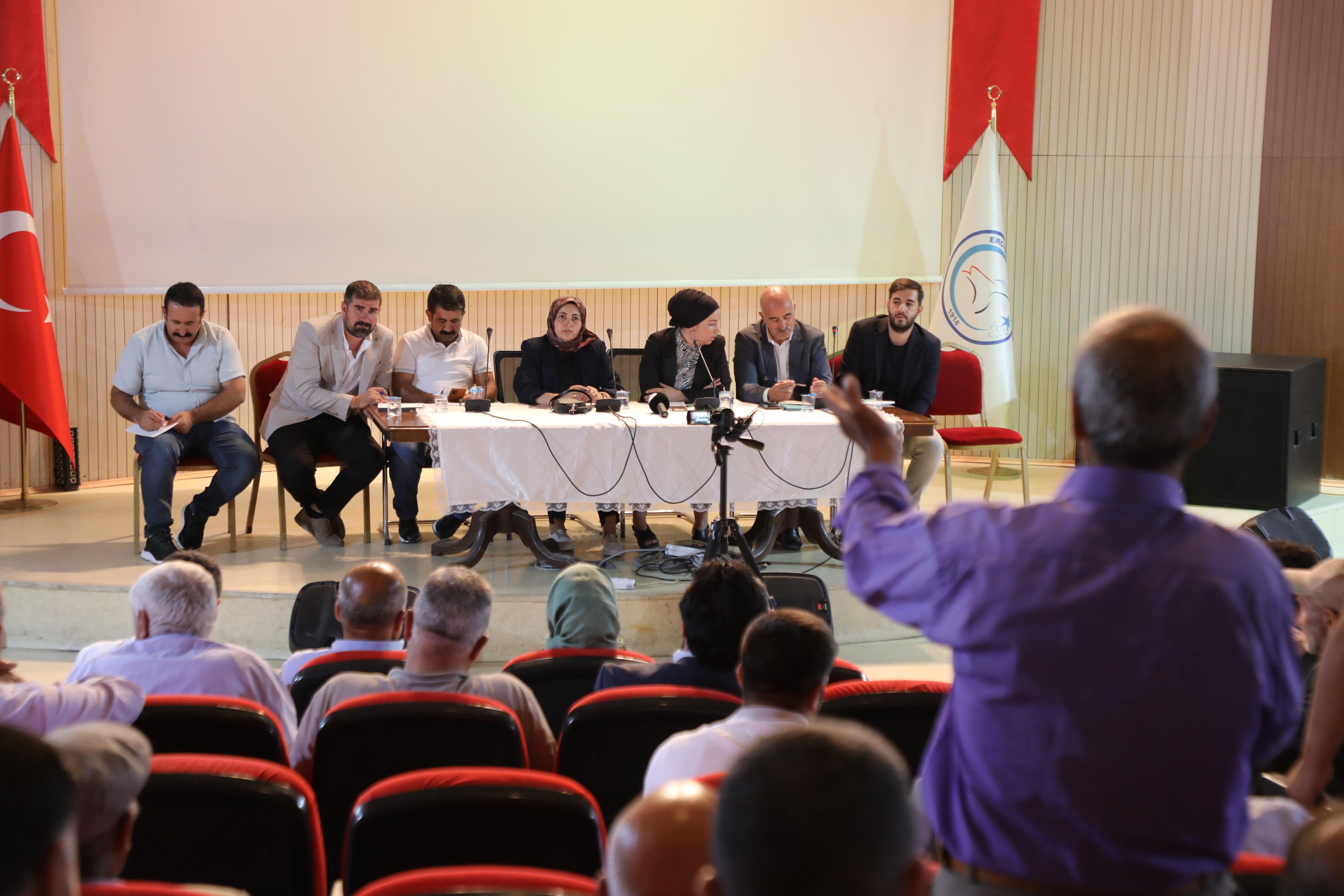 EŞBAŞKANLARIMIZ İLÇEMİZDE MUHTARLARLA BİR ARAYA GELDİ