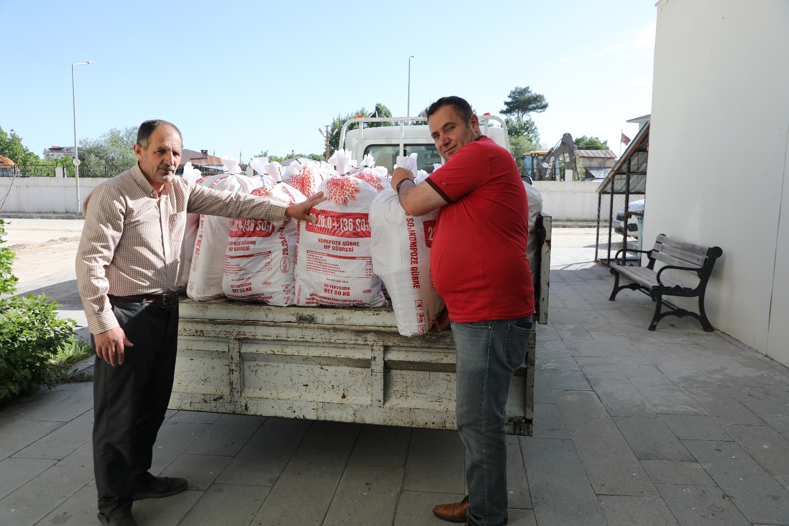 Aid packages distributed to those in need in Erciş
