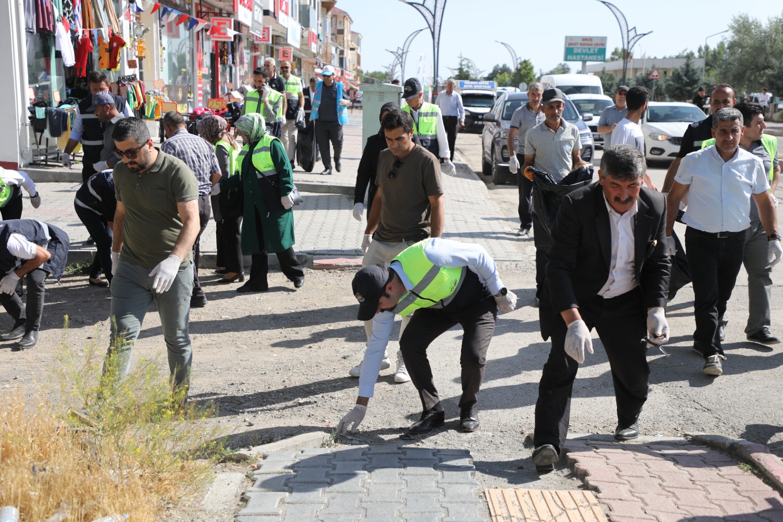 We Are Cleaning Erciş from Garbage