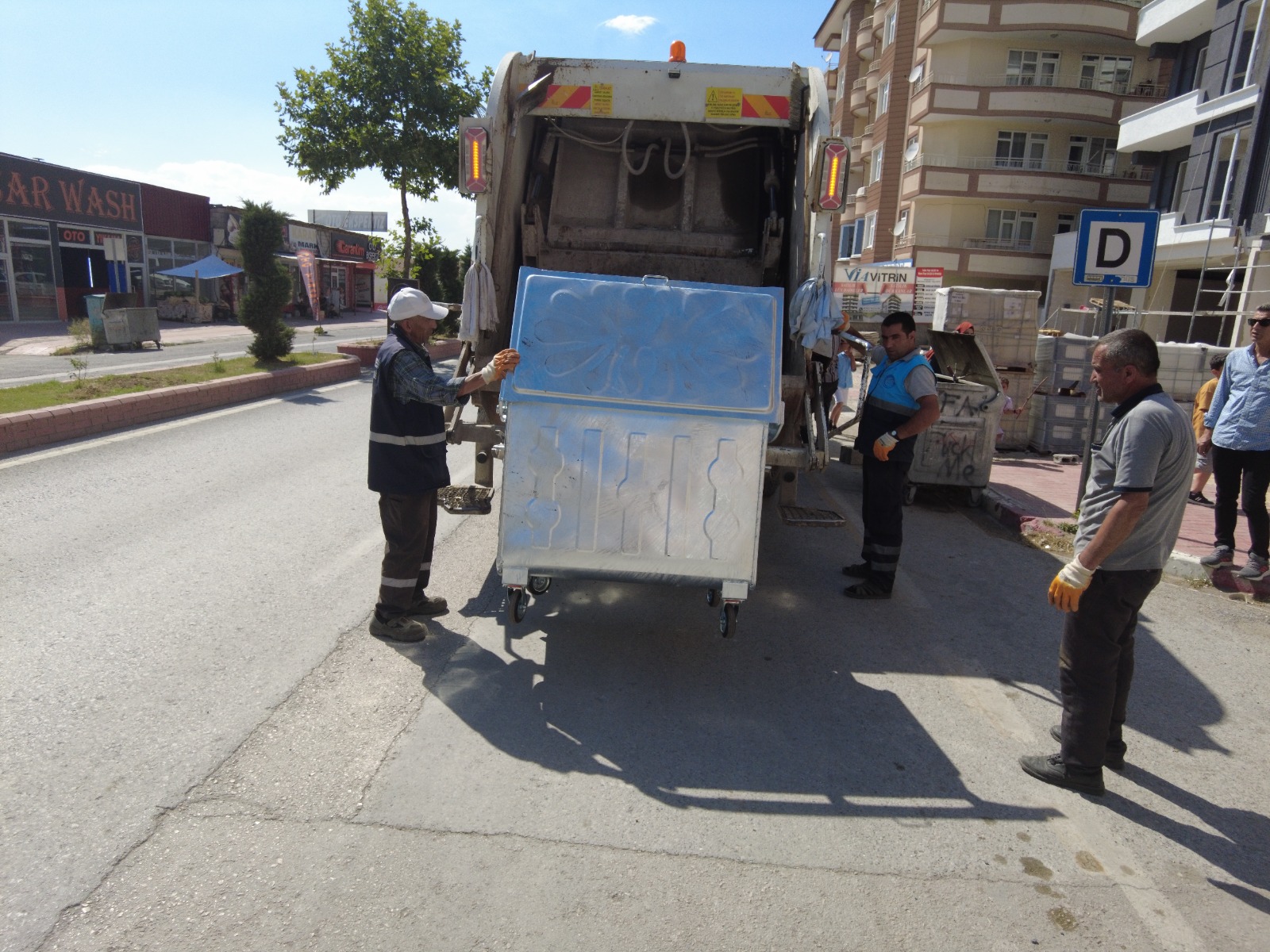 Erciş Municipality Renovates Trash Containers